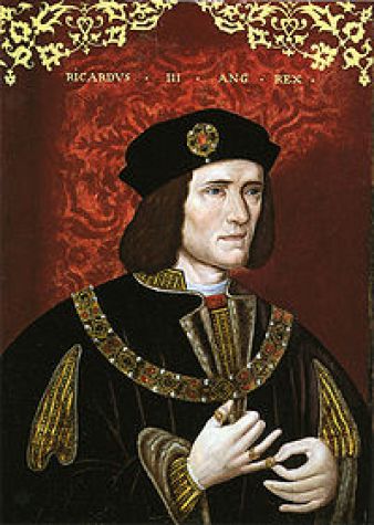 Richard al III-lea este incoronat rege al Angliei